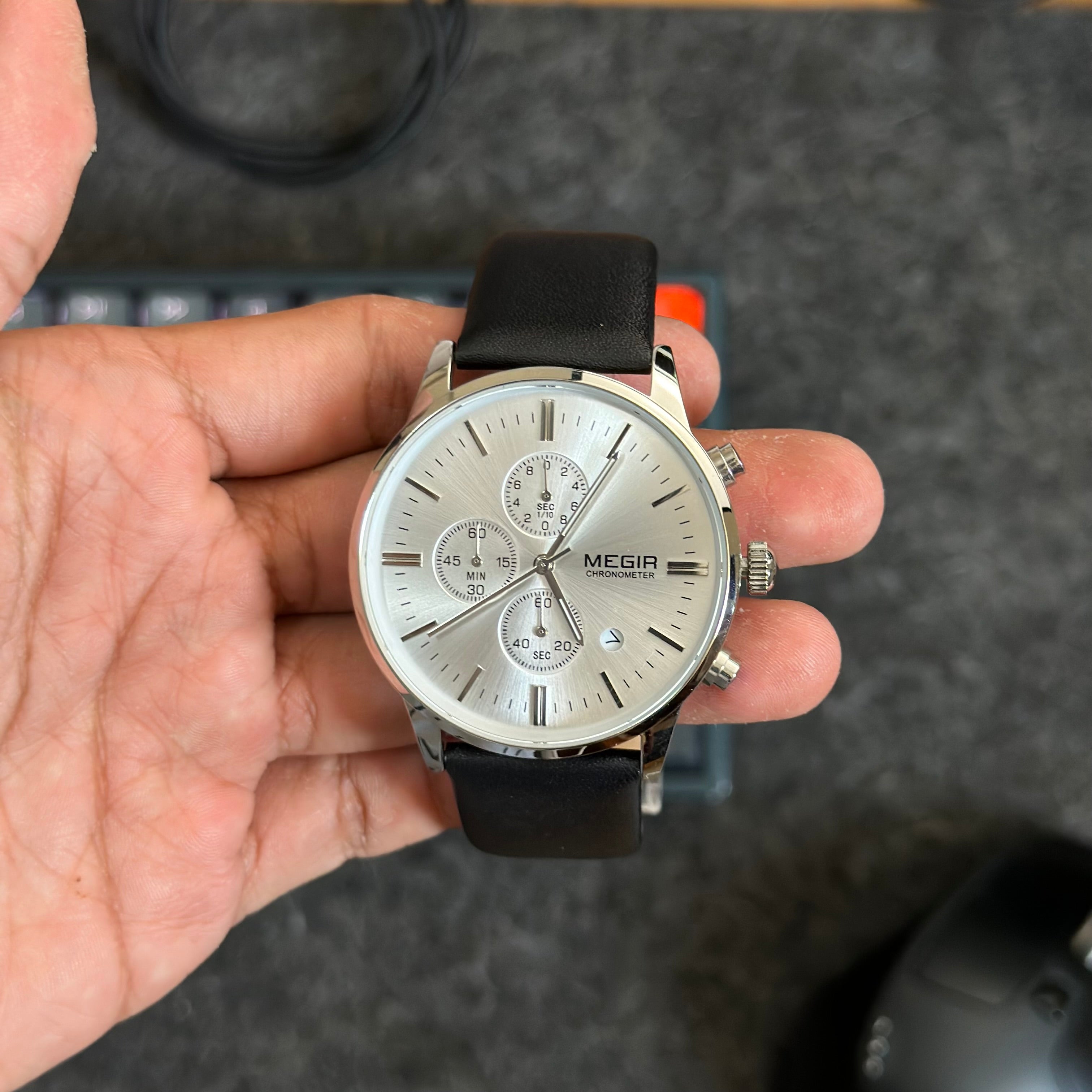 Elegante Reloj Megir 2011 con estilo minimalista | MG-2011