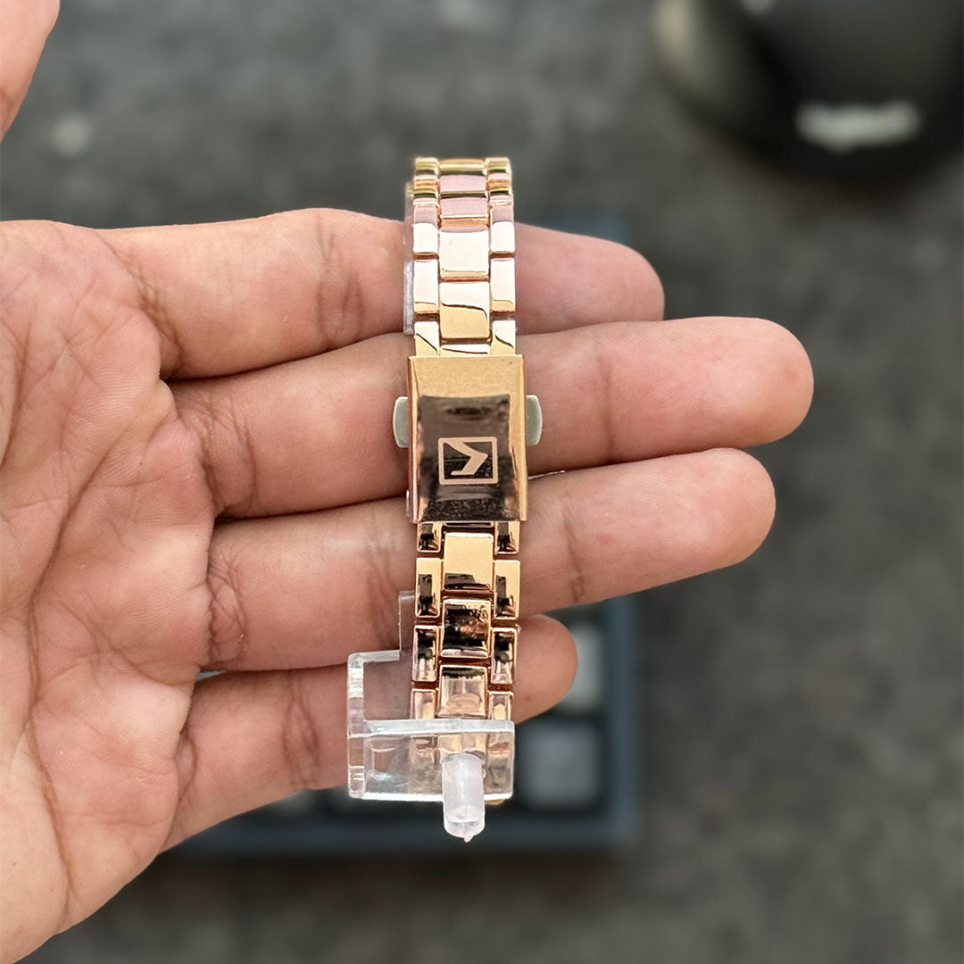 Reloj Curren 6920 Dorado para Mujer | Un Toque de Lujo Audaz